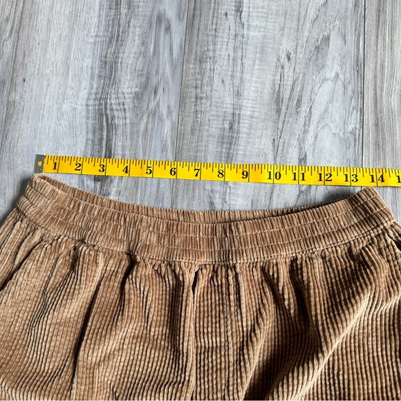 Soft corduroy , tan coloured shorts with pockets by Aerie. Never worn - Picture 6 of 9